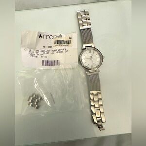 Guess Ladies SoHo Watch. NWT and extra links.